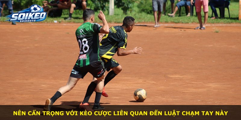Nên cẩn trọng với kèo cược liên quan đến luật chạm tay này