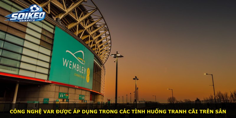 Công nghệ VAR được áp dụng trong các tình huống tranh cãi trên sân